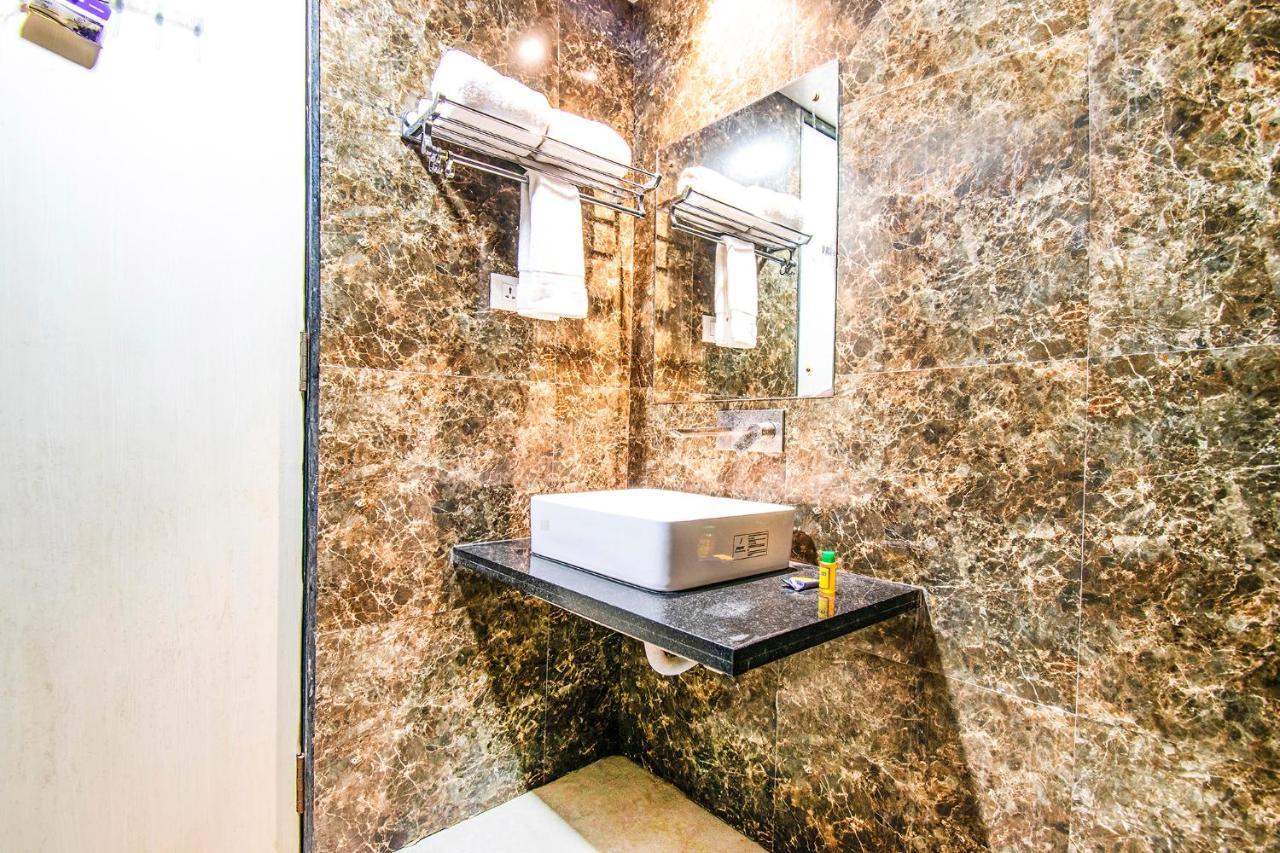 Fabhotel Amrit Greens Indore Airport Exteriör bild