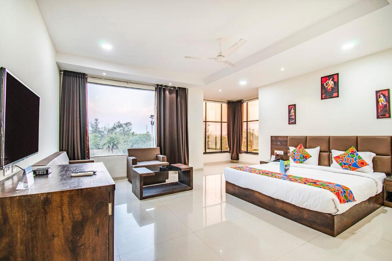 Fabhotel Amrit Greens Indore Airport Exteriör bild